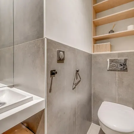 Apartment 2100 B - 2 Pieces 4 Entierement Renove 3 Mae-3387 *